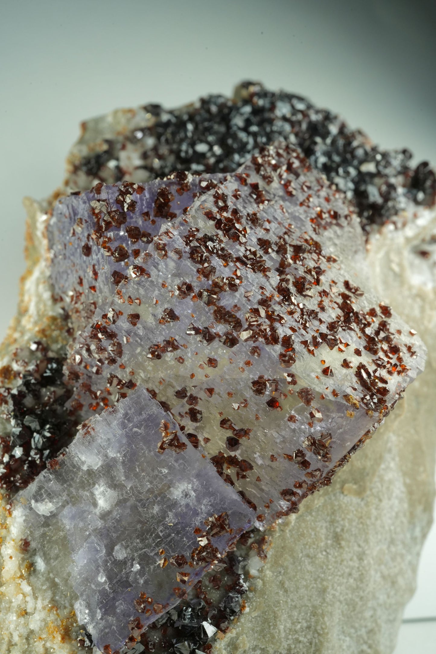 Sphalerite on Flourite