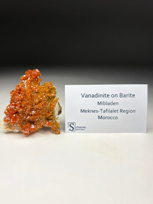 Vanadinite on Barite