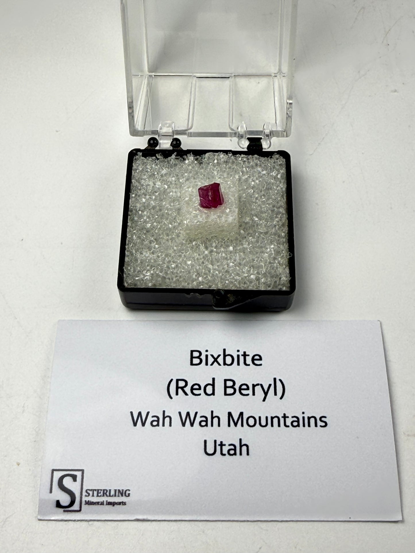 Bixbite(Red Beryl)