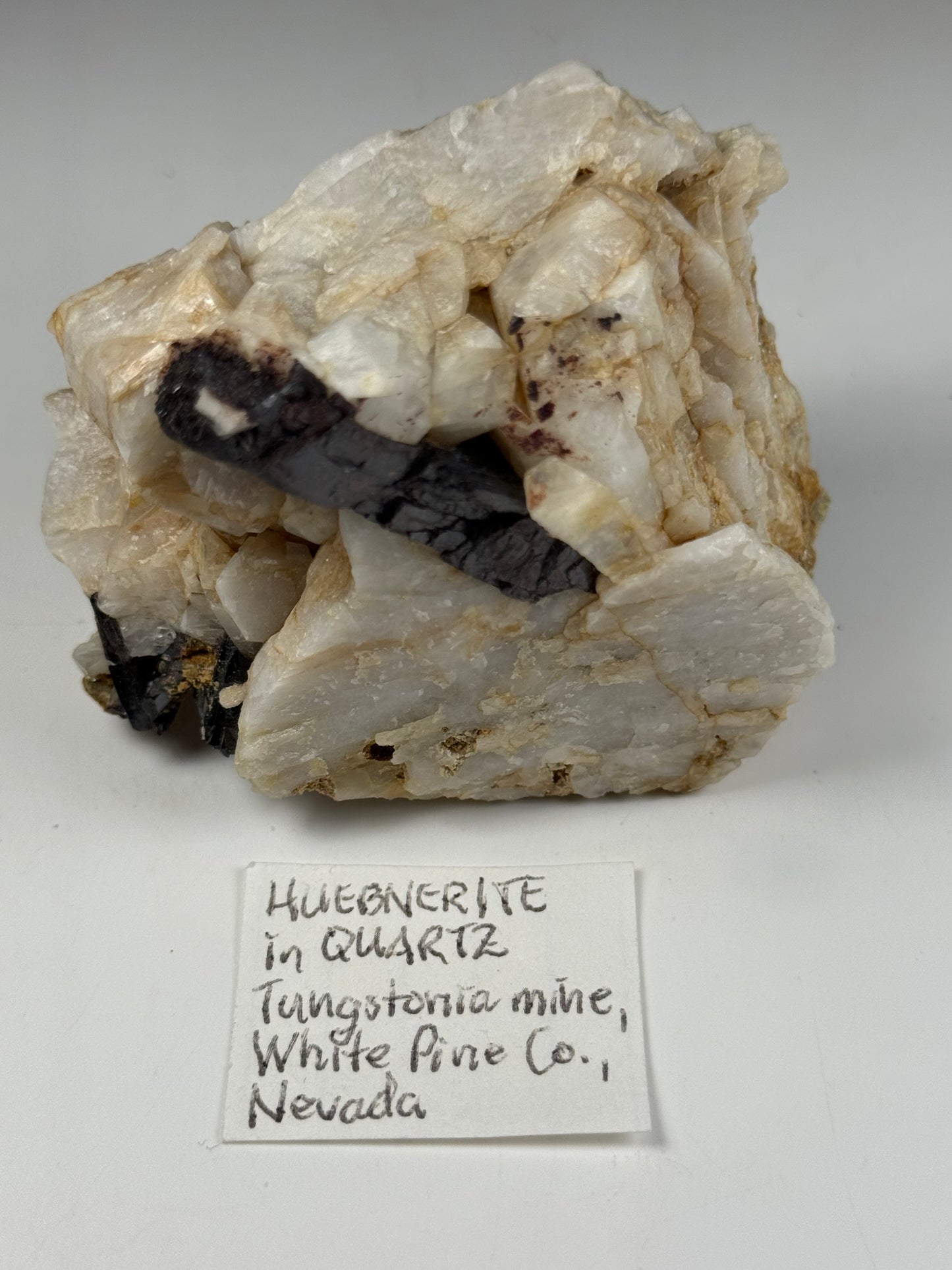Huebnerite in Quartz