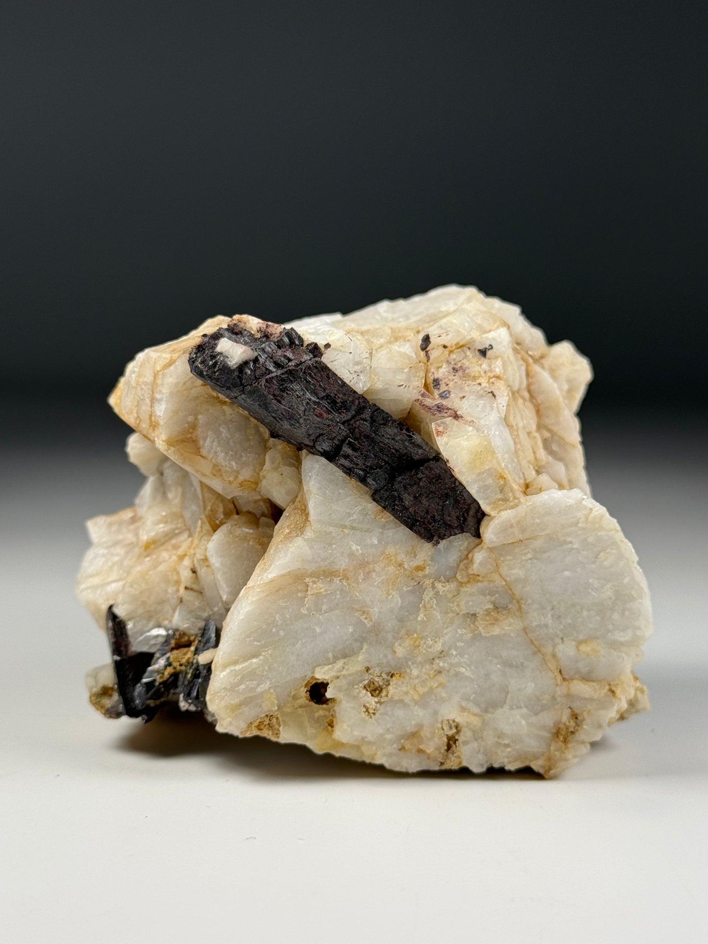 Huebnerite in Quartz