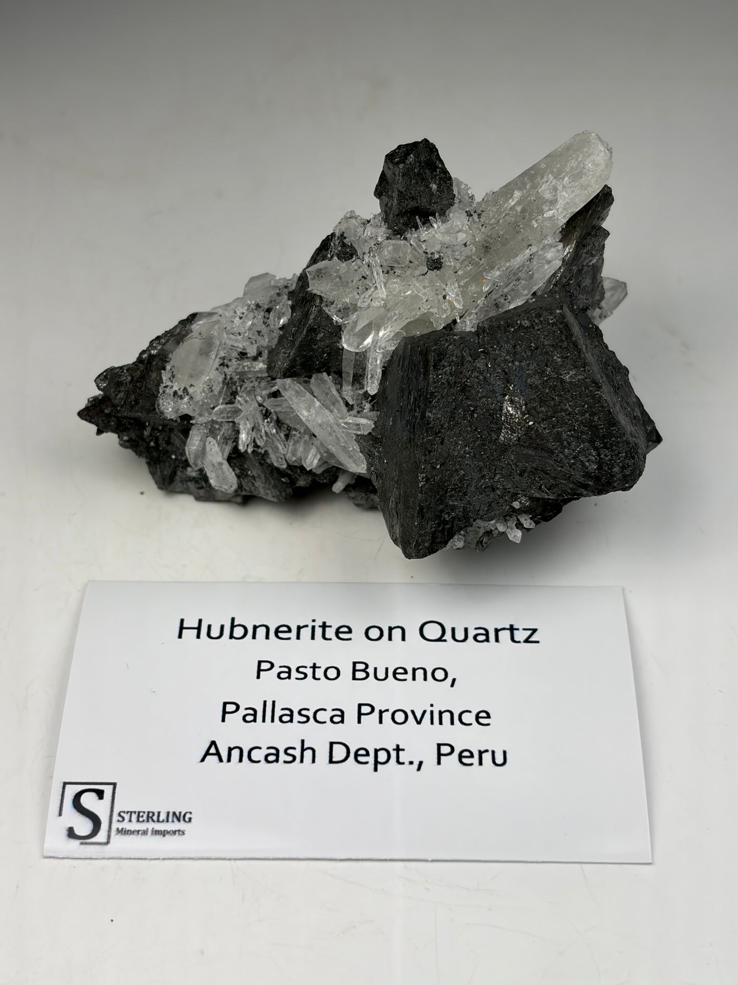 Hubnerite on Quartz