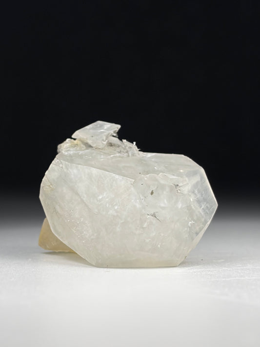 Palygorskite in Calcite