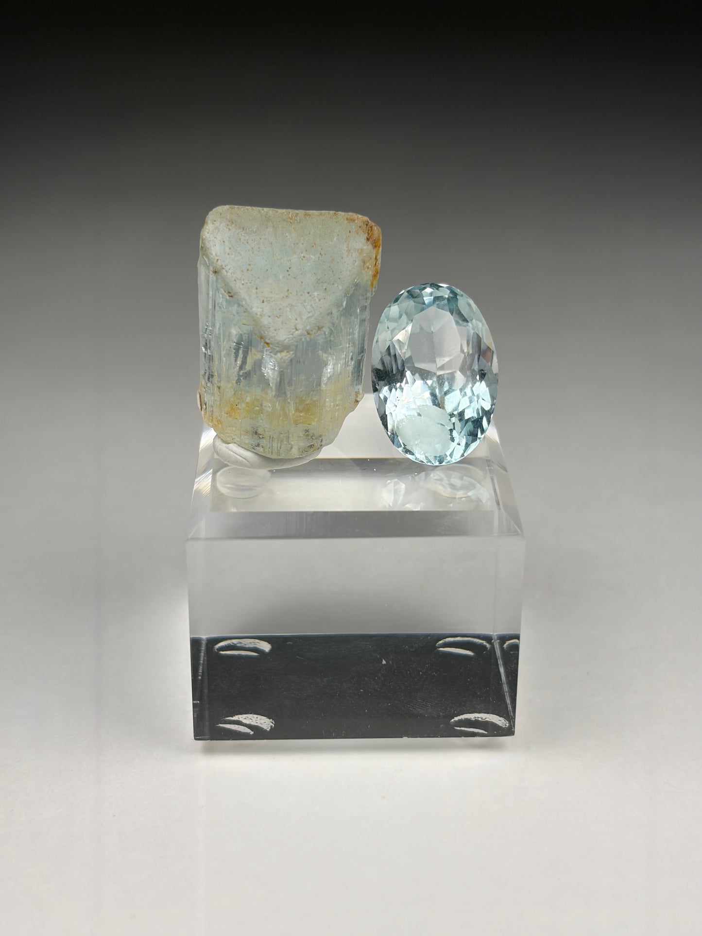 Topaz(Cut & Rough) on stand