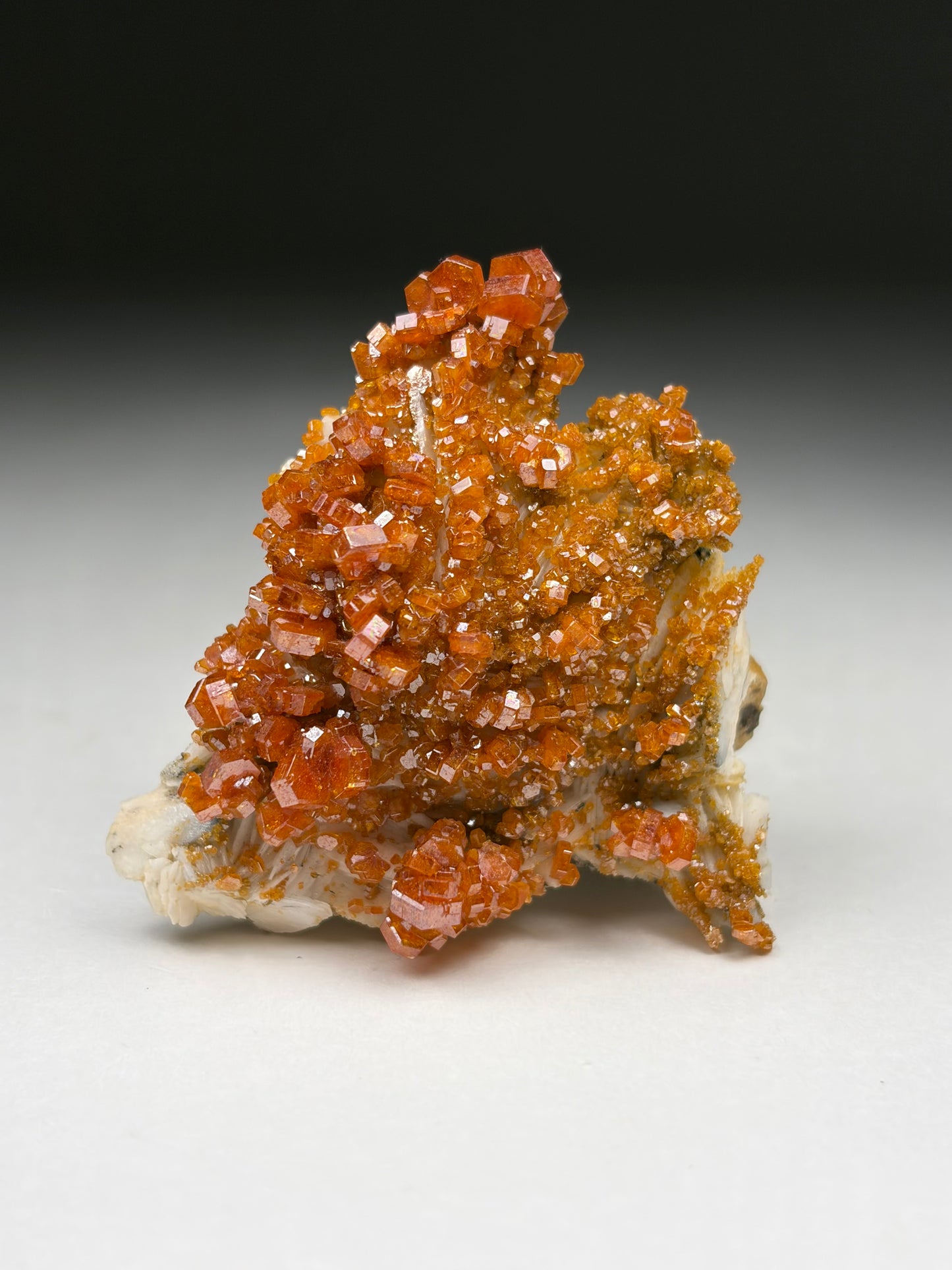 Vanadinite on Barite