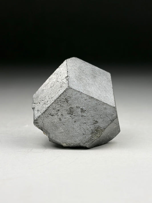 Magnetite ps Garnet