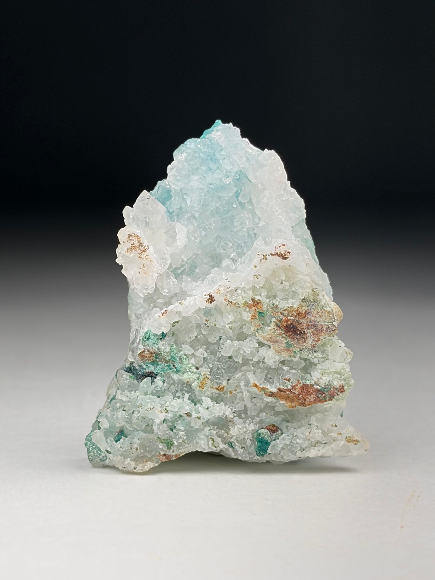 Chrysocolla in Quartz